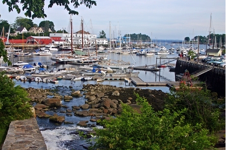 Starting in the picturesque town of East Boothbay, you will follow the contours of the coast, passing lighthouses, fishing villages, and charming towns all the way to Bar Harbor and Acadia National Park