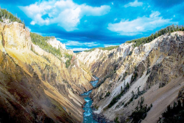 At the Grand Canyon of the Yellowstone we immerse all our senses in a magnificent waterfall. 