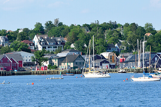 Cycle through the stunning countryside, past the sapphire blues of the Atlantic Ocean, and along sleepy fishing villages of Mahone Bay and LaHave Island on this Nova Scotia bicycle tour.