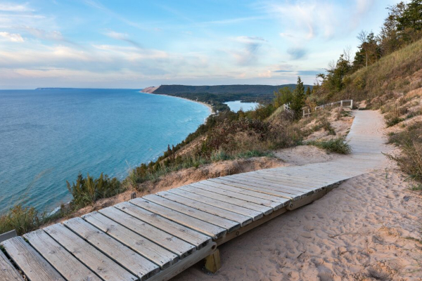  Discover the charm of car-free biking on picture-perfect Mackinac Island.